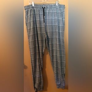 Black & white houndstooth joggers